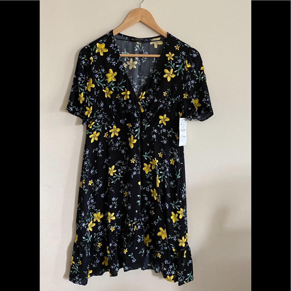 Zara Basic C...Black dress with flowers, Medium.🌷(1)